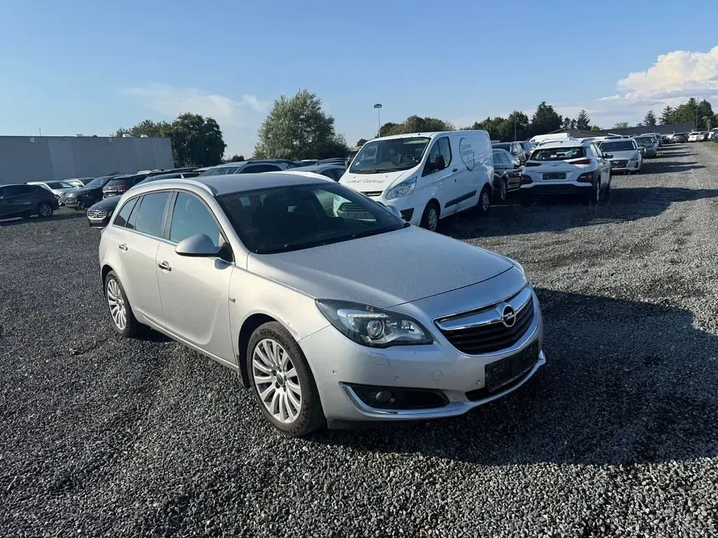 Gebraucht Opel Insignia Edition 140 PS (102 kW) 2016 Grau Kombi