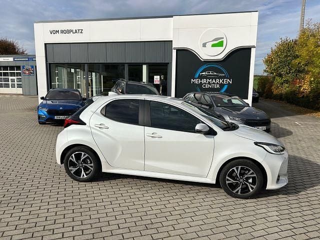 Neu Toyota Yaris Team 116 PS (85 kW) 2025 Weiß Limousine
