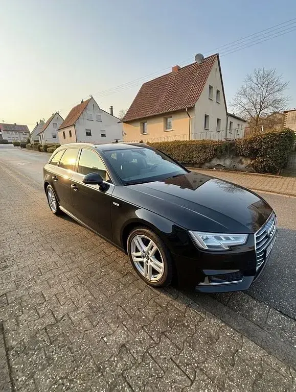 Gebraucht Audi A4 Advanced 190 PS (139 kW) 2019 Schwarz Kombi
