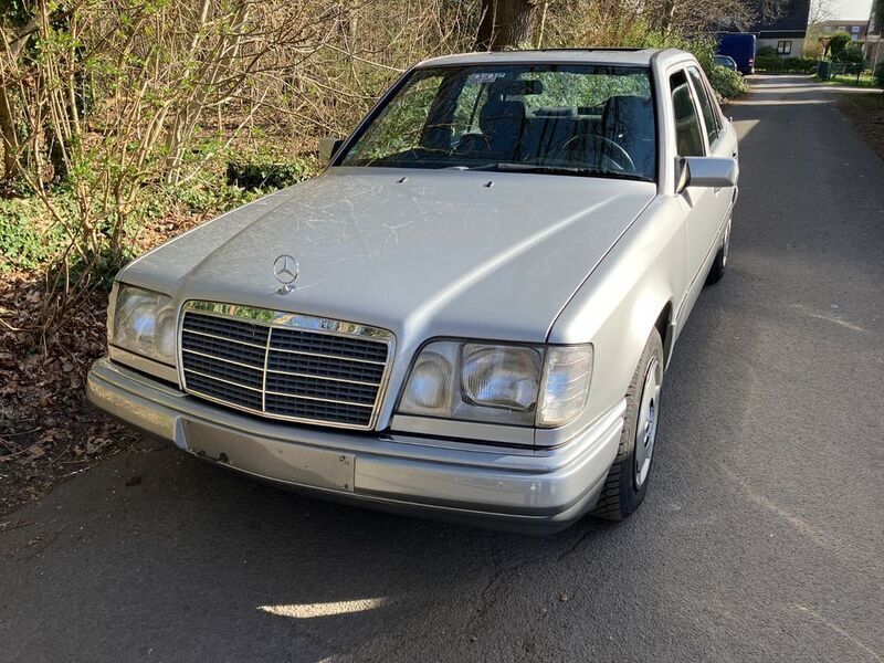 Brugt Mercedes E220 150 HK (110 kW) 1994 Sølv Sedan