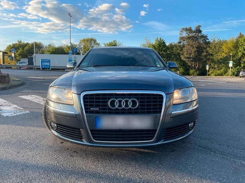 Grau Gebraucht 2007 Audi A8 Limousine | 6.250 € - Bild 1/4