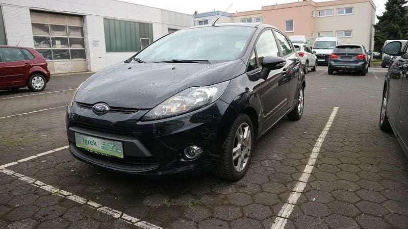 Schwarz Gebraucht 2012 Ford Fiesta Champions Edition Kleinwagen | 4.990 € (Etwas zu teuer) - Bild 1/4