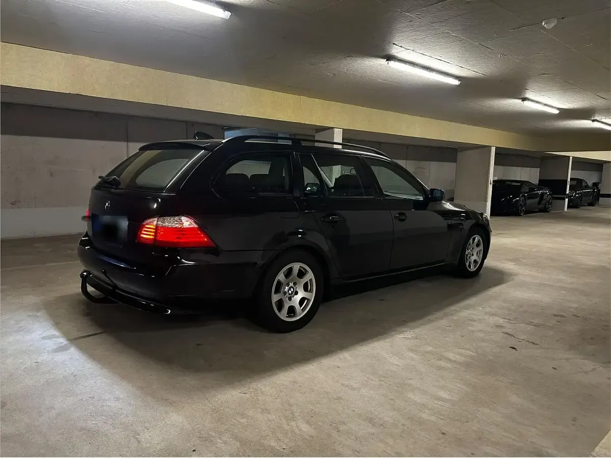 Gebraucht BMW 520 177 PS (130 kW) 2008 Schwarz Kombi