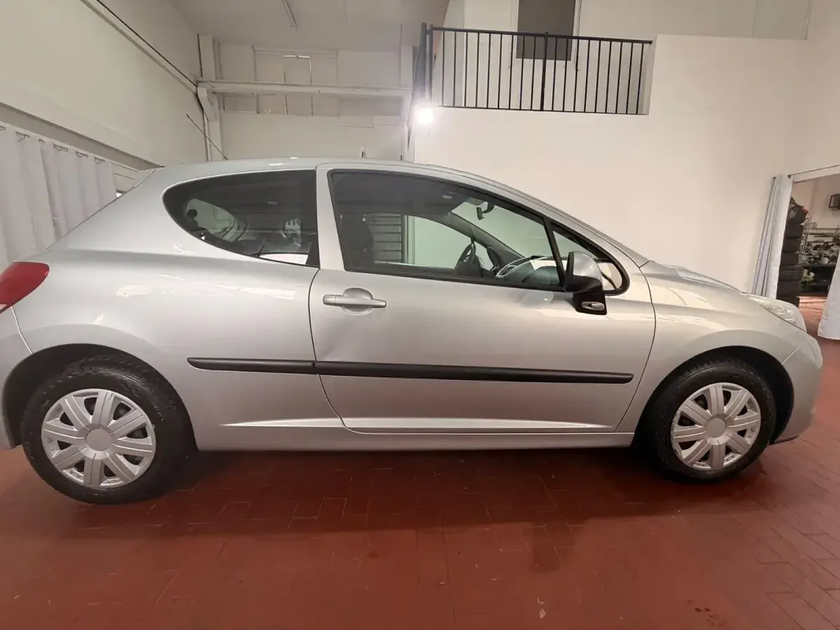 Gebraucht Peugeot 207 Tendance 90 PS (66 kW) 2009 Kleinwagen