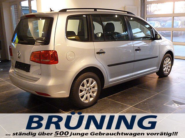 Gebraucht VW Touran Edition 105 PS (77 kW) 2013 Silber metallic Van / Kleinbus