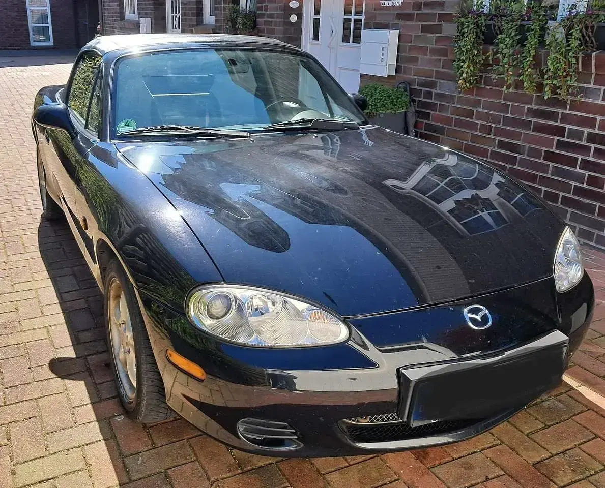 Second-hand Mazda MX5 110 CP (80 kW) 2002 Negru Cabrio
