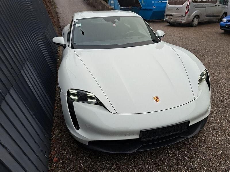Weiß Gebraucht 2023 Porsche Taycan Limousine | 48.120 € (Superpreis) - Bild 1/4