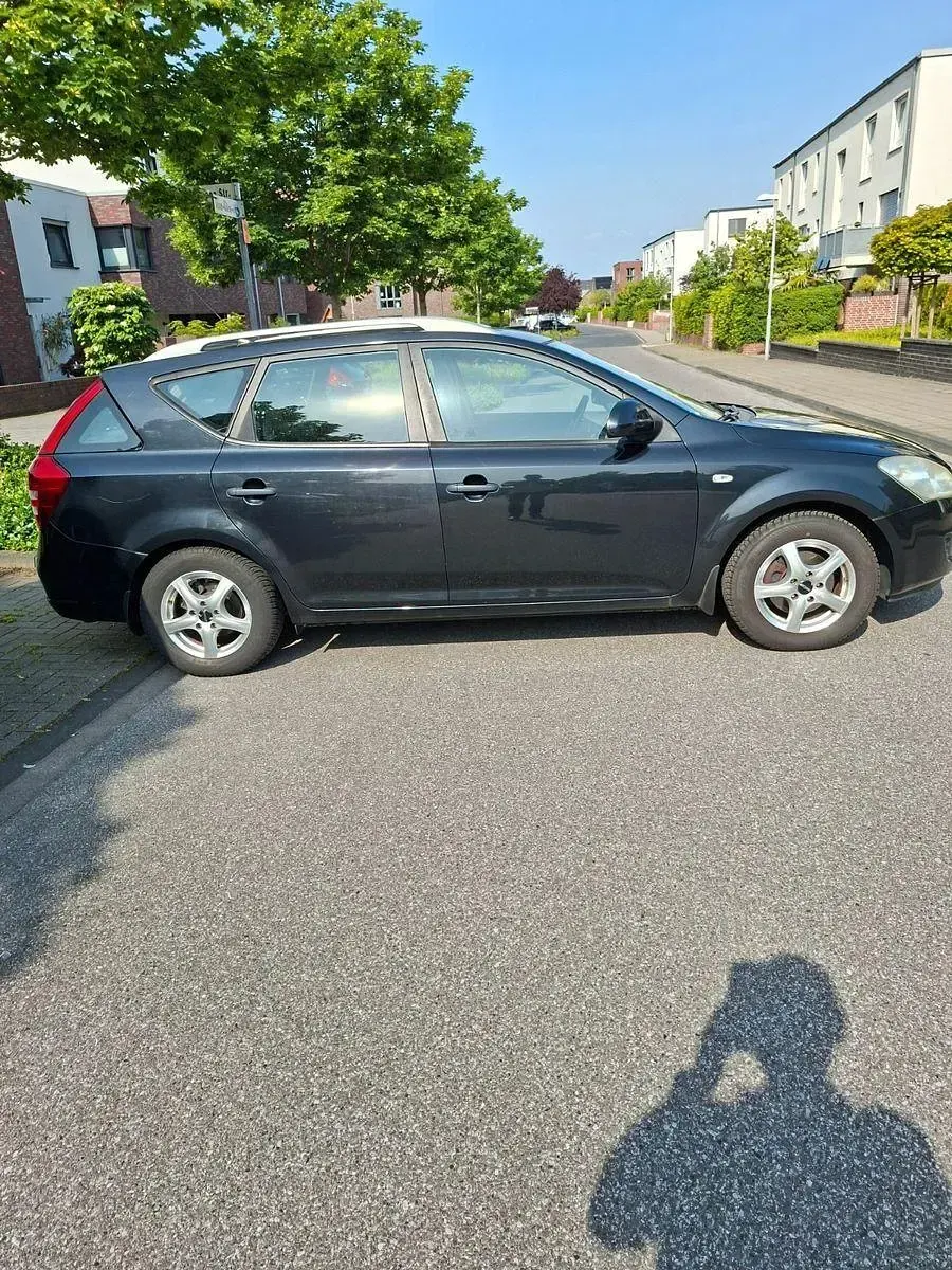 Usado Kia Ceed EX 109 CV (80 kW) 2009 Negro Utilitario
