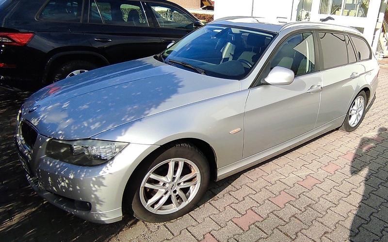 Gebraucht BMW 320 184 PS (135 kW) 2010 Silber Kombi