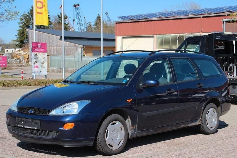 Usado Ford Focus 116 HP (85 kW) 2000 Azul Sedan