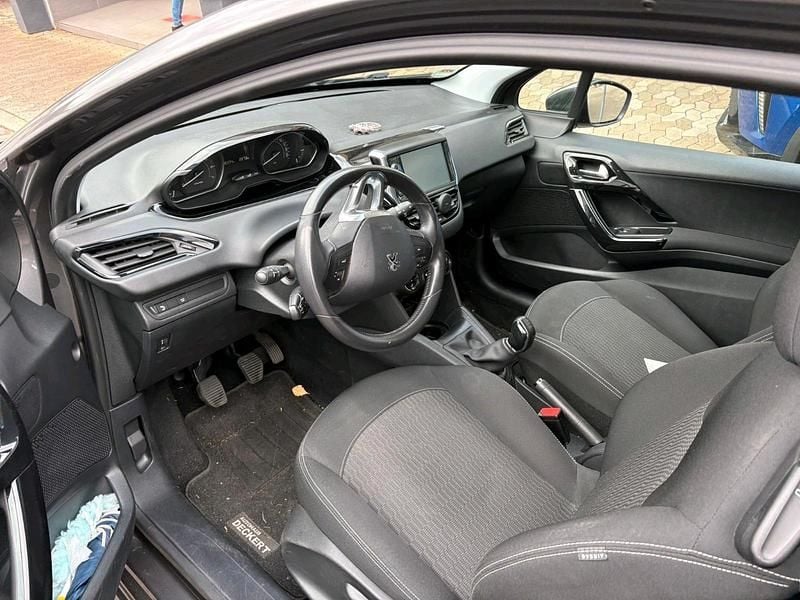 Schwarz Gebraucht 2017 Peugeot 208 Kleinwagen | 6.000 € (Guter Preis) - Bild 1/4