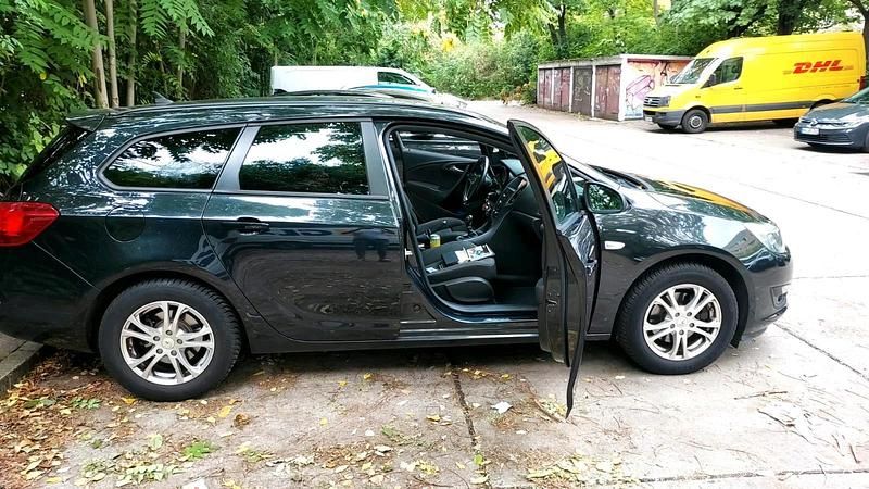 Gebraucht Opel Astra 136 PS (100 kW) 2014 Schwarz Kombi