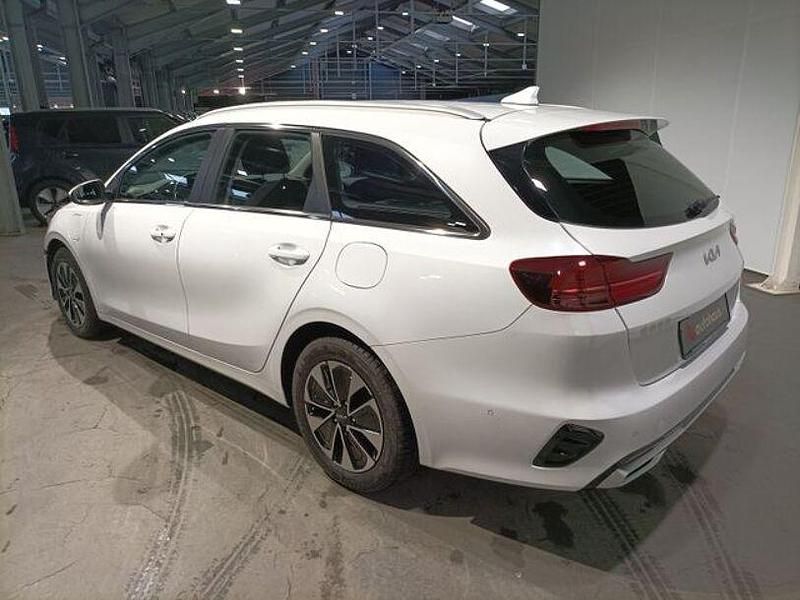 Gebraucht Kia Ceed Spirit 141 PS (103 kW) 2022 Weiß Kleinwagen