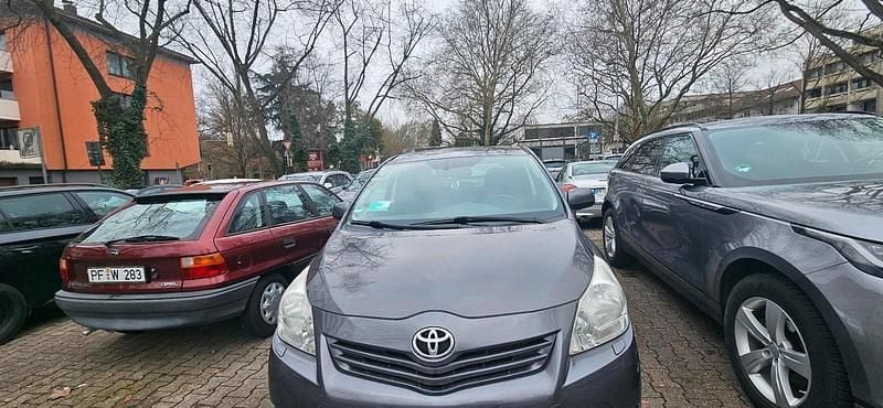 Gebraucht Toyota Verso 150 PS (110 kW) 2009 Grau Van / Kleinbus