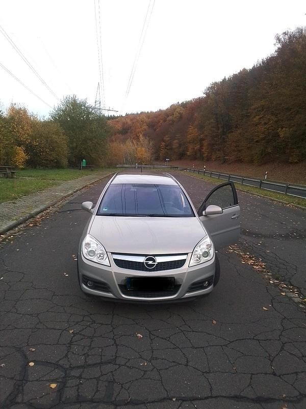 Silber Gebraucht 2007 Opel Vectra Kombi | 3.150 € (Etwas zu teuer) - Bild 1/4