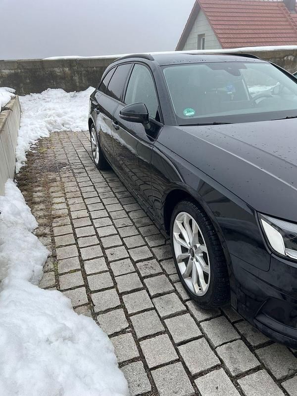 Gebraucht Audi A4 Comfort 163 PS (119 kW) 2020 Schwarz Kombi