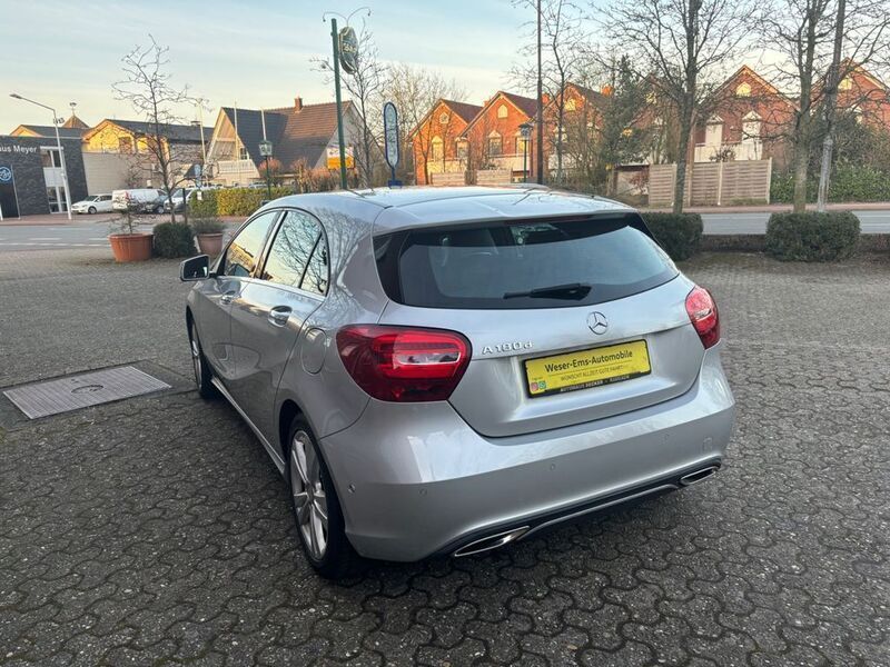 Gebraucht Mercedes A180 109 PS (80 kW) 2017 Silber Limousine