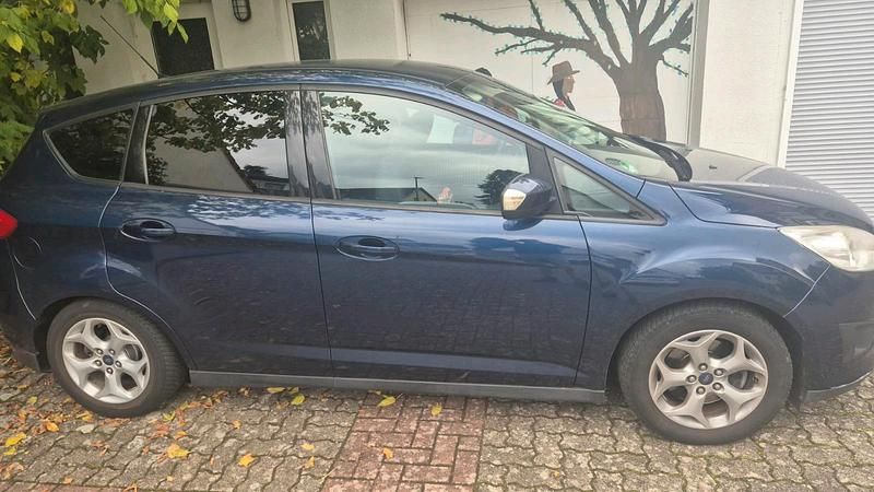 Blau Gebraucht 2013 Ford Focus Limousine | 4.500 € (Fairer Preis) - Bild 1/4