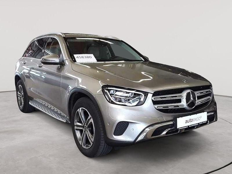 Mojavesilber metallic Gebraucht 2022 Mercedes GLC200 SUV | 30.990 € (Superpreis) - Bild 1/4