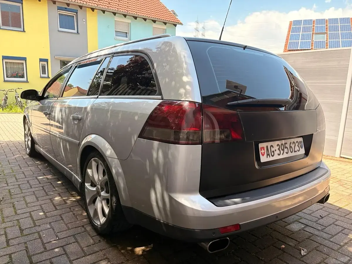 Gebraucht Opel Vectra 220 PS (161 kW) 2004 Silber Kombi