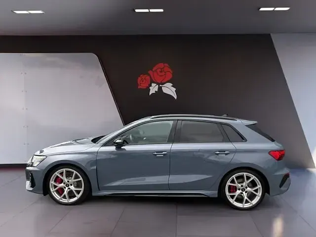 Gebraucht Audi RS3 Sportback Ambiente 400 PS (294 kW) 2022 Kemoragrau metallic Kleinwagen