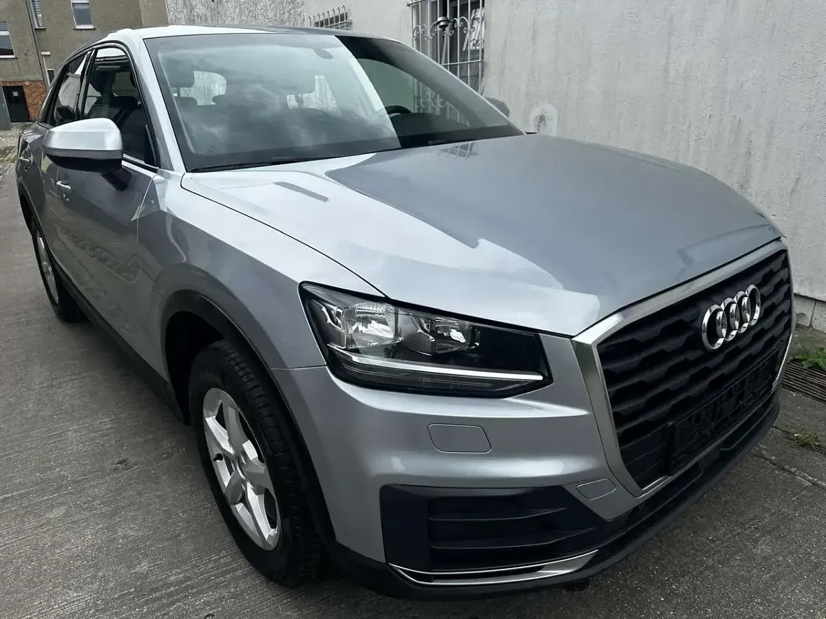 Gebraucht Audi Q2 Basis 116 PS (85 kW) 2018 Florettsilber metallic SUV