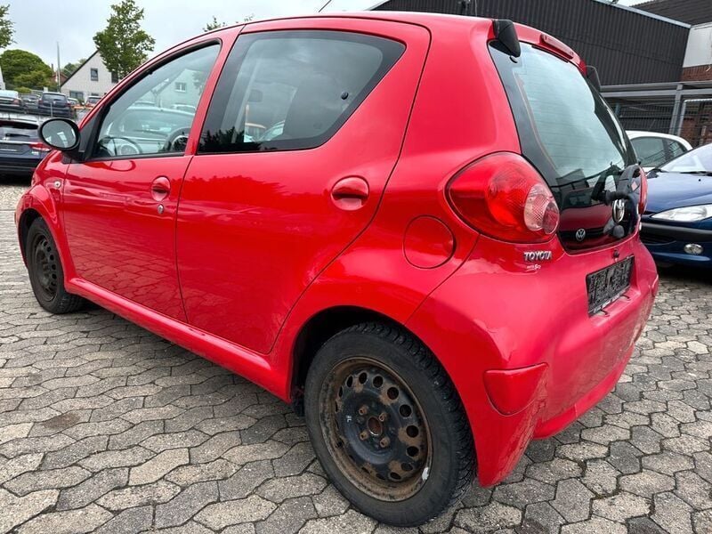 Gebraucht Toyota Aygo 68 PS (50 kW) 2006 Rot Kleinwagen