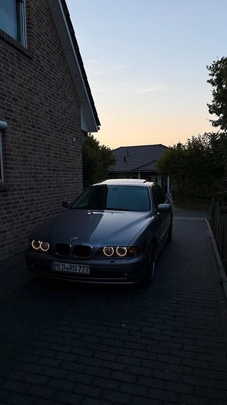 Grau Gebraucht 2000 BMW 525 Limousine | 5.400 € (Fairer Preis) - Bild 1/4