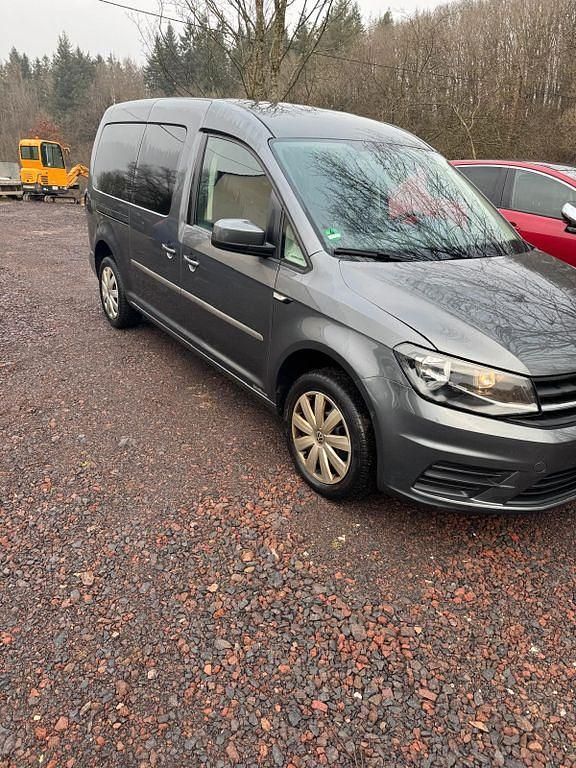 Gebraucht VW Caddy Maxi Trendline 102 PS (75 kW) 2019 Grau Van / Kleinbus
