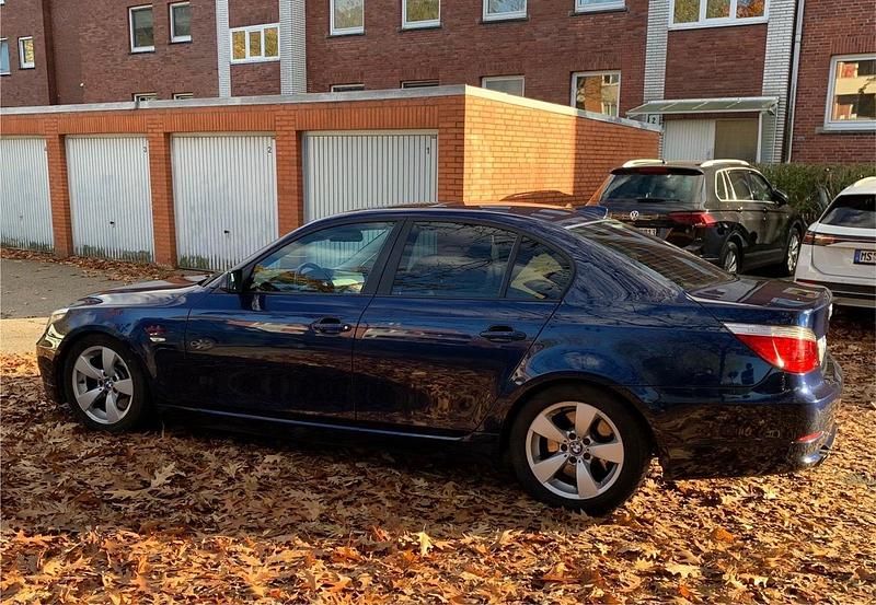 Blau Gebraucht 2007 BMW 530 Limousine | 4.900 € (Superpreis) - Bild 1/4