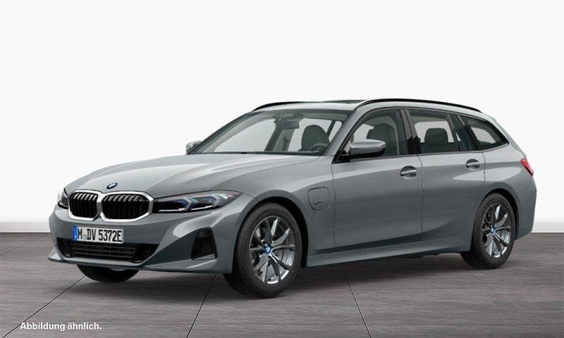 Grau Gebraucht 2022 BMW 320e Sport Line Kombi | 34.912 € (Teuer) - Bild 1/3