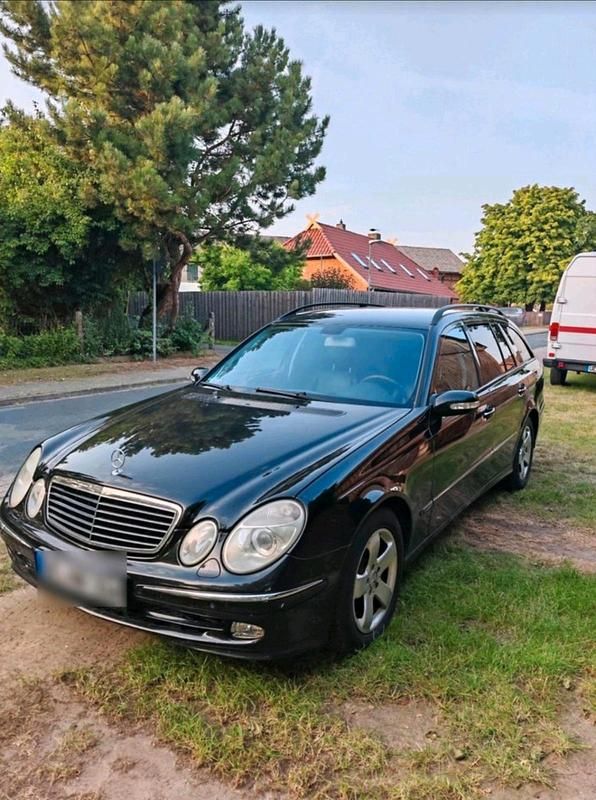 Schwarz Gebraucht 2003 Mercedes E270 Avantgarde Kombi | 3.500 € (Fairer Preis) - Bild 1/4