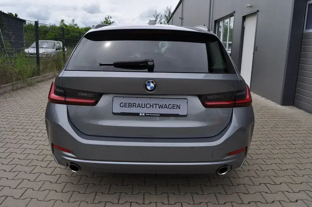 Gebraucht BMW 318 156 PS (114 kW) 2024 Grau Kombi
