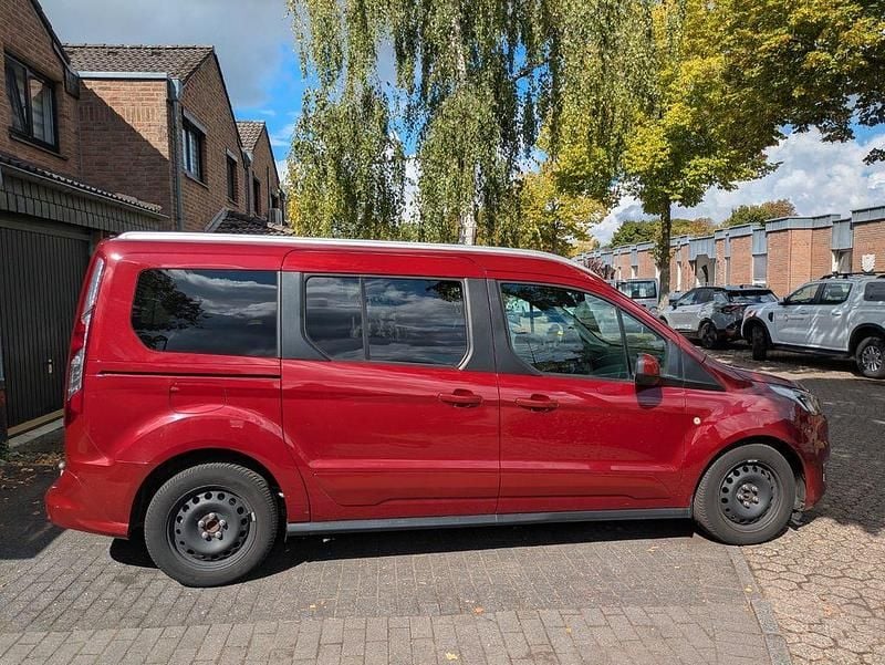 Rot Gebraucht 2020 Ford Tourneo Connect Titanium Van / Kleinbus | 19.400 € (Fairer Preis) - Bild 1/4