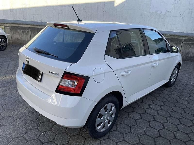 Gebraucht Skoda Fabia Active 60 PS (44 kW) 2015 Weiß Kleinwagen