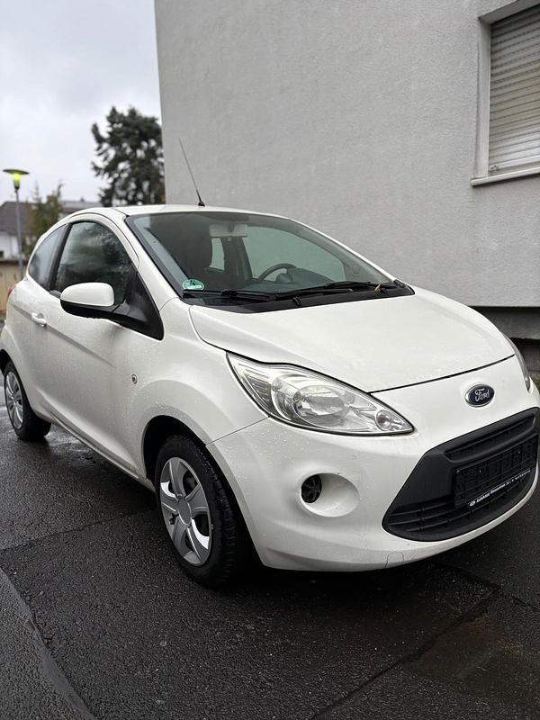 Weiß Gebraucht 2009 Ford Ka Limousine | 1.800 € (Guter Preis) - Bild 1/4