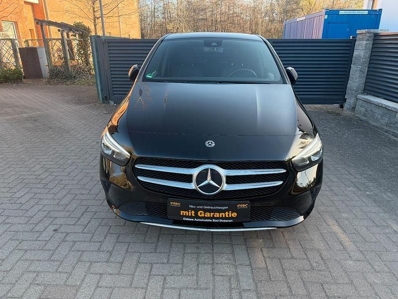 Gebraucht Mercedes B200 163 PS (119 kW) 2019 Schwarz Van / Kleinbus