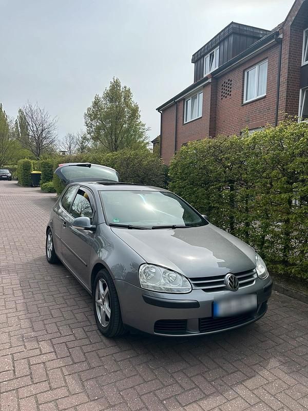 Second-hand VW Golf 75 CP (55 kW) 2005 Gri Coupe