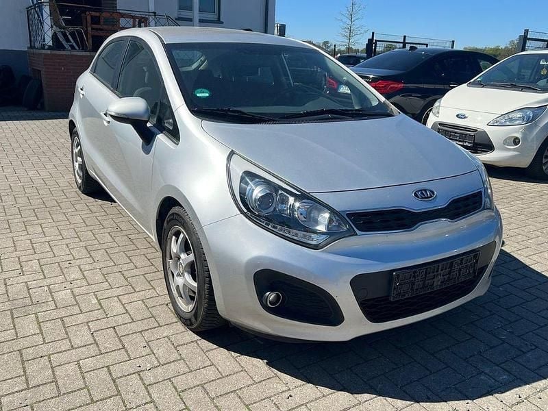 Gebraucht Kia Rio Spirit 90 PS (66 kW) 2012 Silber Limousine