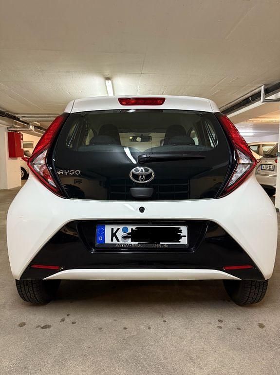 Gebraucht Toyota Aygo X X-play 72 PS (52 kW) 2021 Weiß SUV