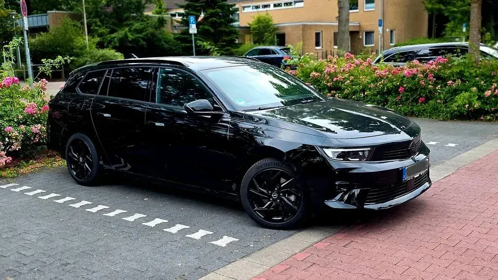 Gebraucht Opel Astra Ultimate 145 PS (106 kW) 2025 Schwarz Kleinwagen