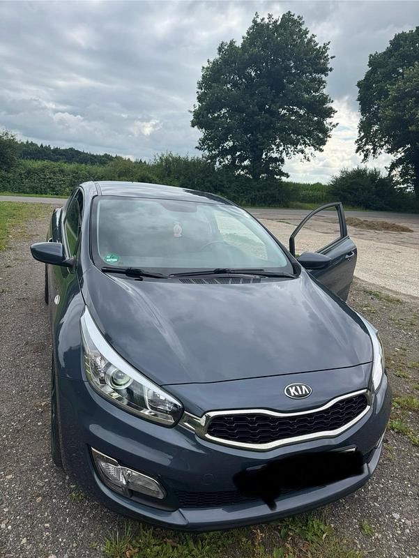 Blau Gebraucht 2013 Kia ProCeed 2 Kleinwagen | 5.000 € (Guter Preis) - Bild 1/4