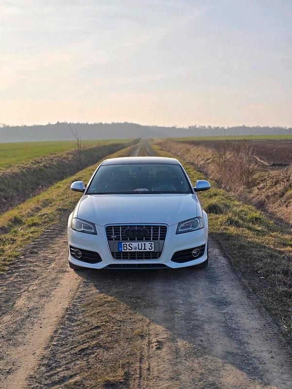 Weiß Gebraucht 2009 Audi S3 Design Limousine | 15.999 € (Fairer Preis) - Bild 1/4