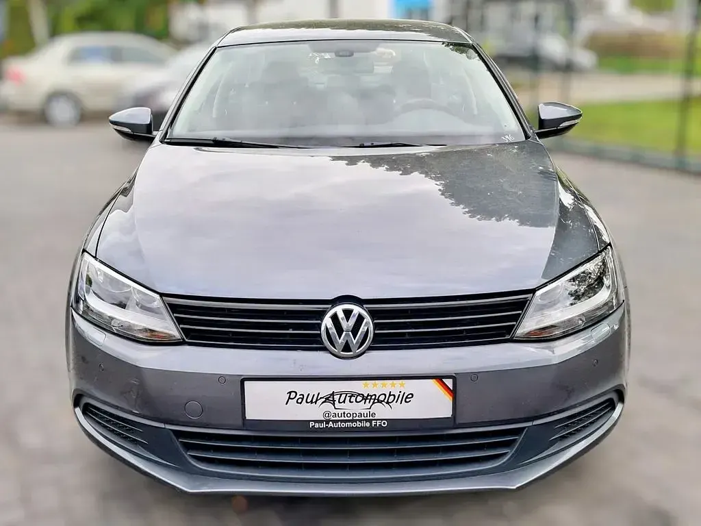 Gebraucht VW Jetta 105 PS (77 kW) 2013 Grau Limousine