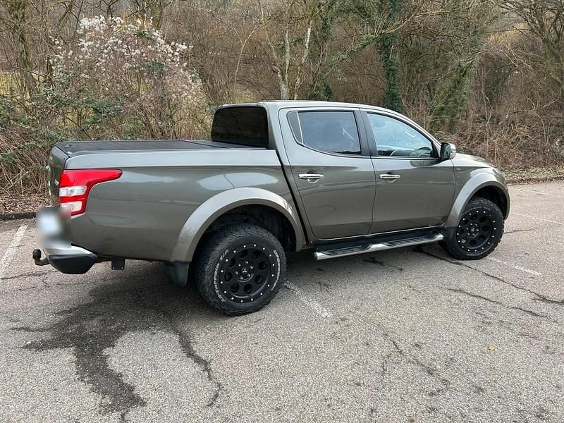 Gebraucht Mitsubishi L200 181 PS (133 kW) 2016 Andere farben Pickup