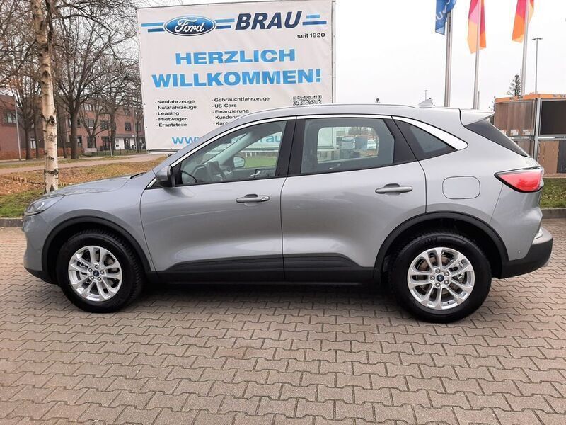 Gebraucht Ford Kuga Titanium 120 PS (88 kW) 2023 Solar silver metallic SUV