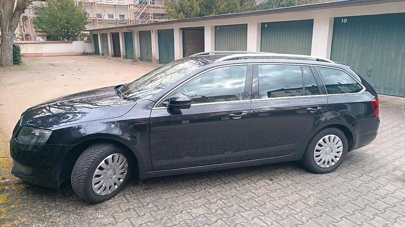 Gebraucht Skoda Octavia Elegance 140 PS (102 kW) 2015 Schwarz Kleinwagen