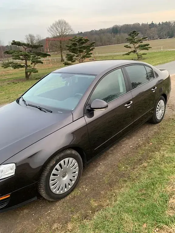 Gebraucht VW Passat Comfortline 110 PS (80 kW) 2009 Braun Limousine