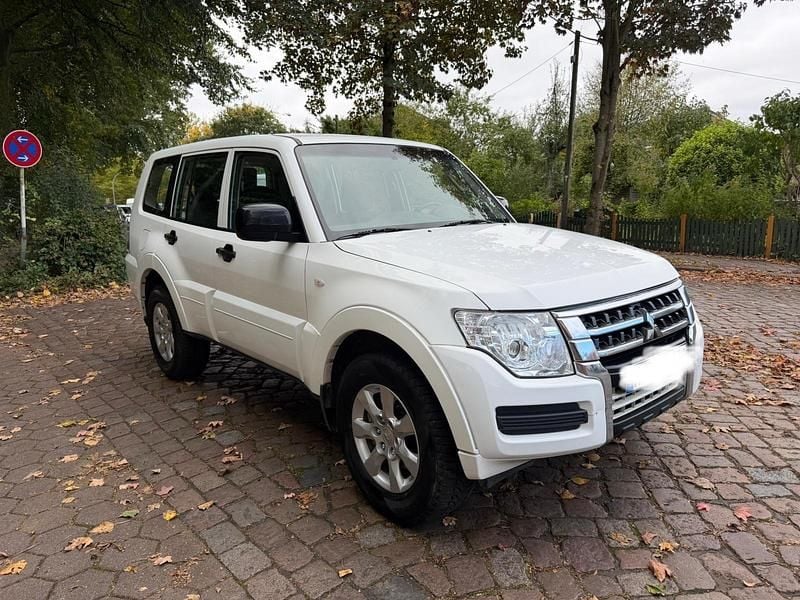 Weiß Gebraucht 2017 Mitsubishi Pajero SUV | 25.990 € (Superpreis) - Bild 1/4