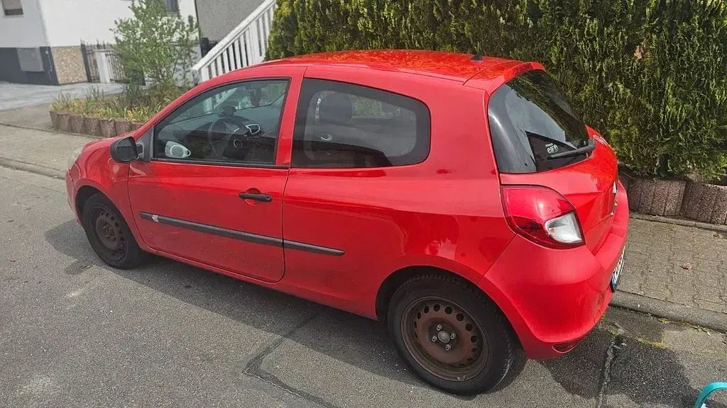 Gebraucht Renault Clio IV 75 PS (55 kW) 2012 Rot Limousine